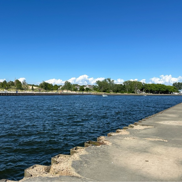 Meet your Posher, Alex - Picture 3 of 5